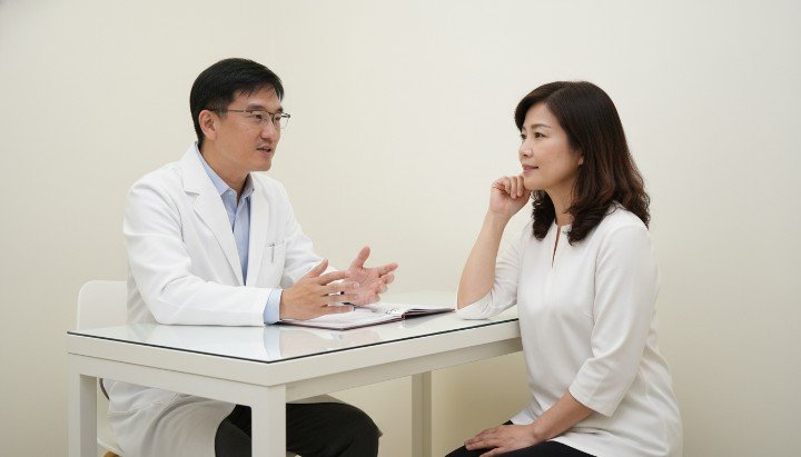 吳紹琥醫師詳細解析如何專業地改善淚溝 患者進行療程後成功改善淚溝重拾自信 透過分層治療技術精準達到改善淚溝效果